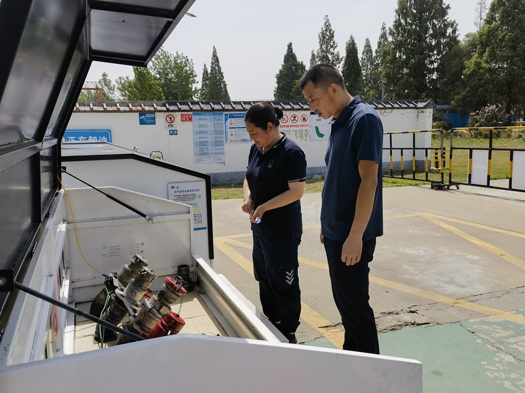 拧紧电动自行车安全阀