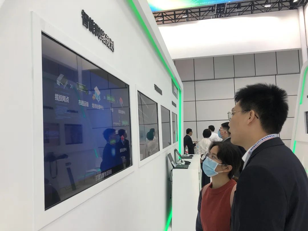 科技感满满！上海首批邮政无人投递车“上岗”