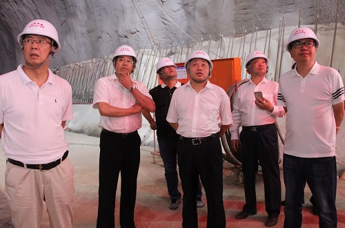 两会现场速递|“自动化的最后一个环节就等国产机器人实现了”——辽宁代表审议现场“催单”