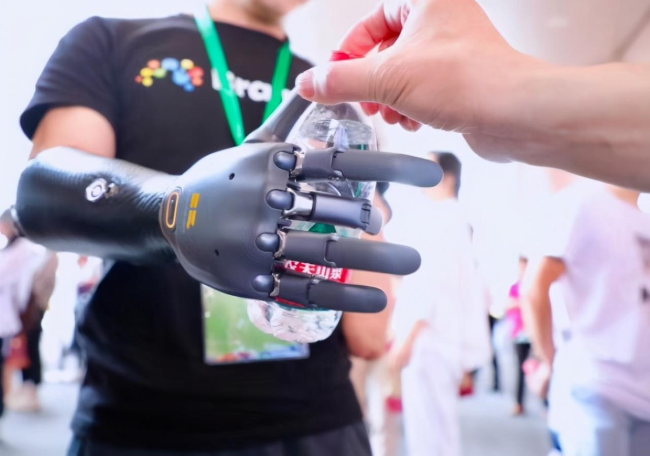 何以中国｜走近“脑机接口”，探秘如何“心想事成”