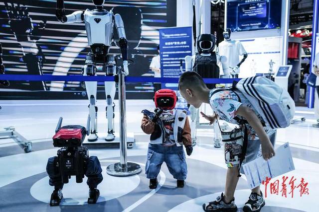 秀我中国｜在世界机器人大会遛“机器人娃”