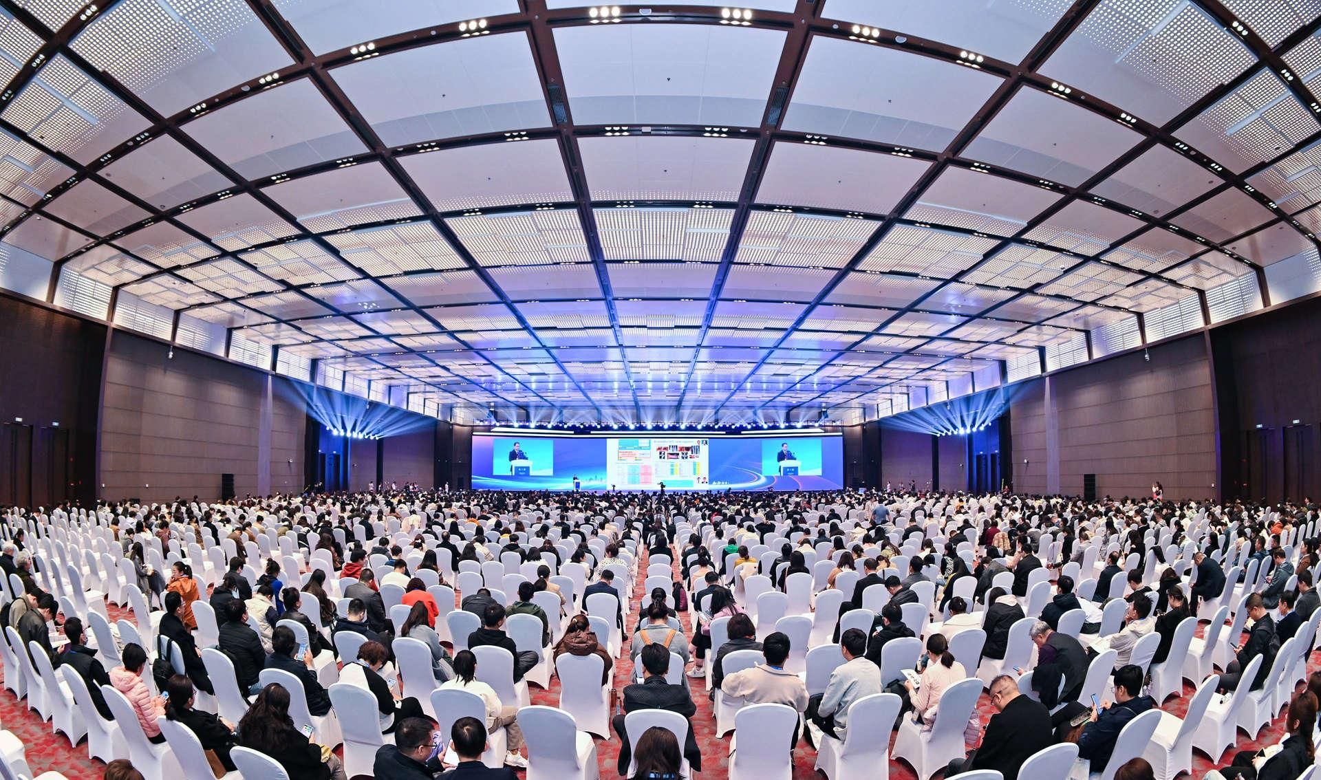 瞭望 | AI幻觉频现 风险挑战几何