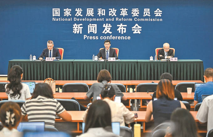 财政部：做好政策储备 主动靠前发力