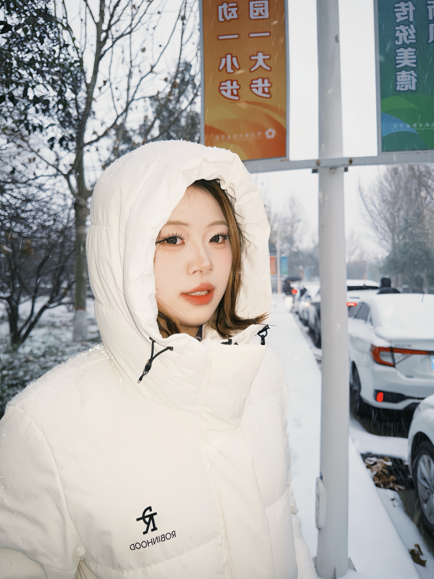 杨超越代言罗宾汉登上热搜，中性风引领冬季时尚