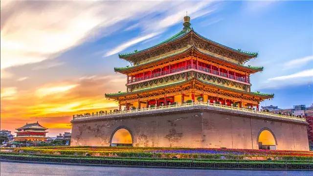 悦活情绪驿站亮相西安华清广场，共绘都市心灵绿洲